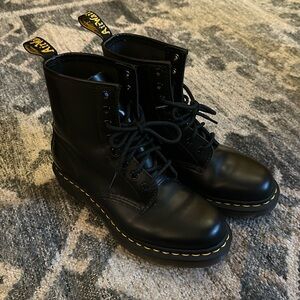 1460 WOMEN'S SMOOTH LEATHER LACE UP BOOTS